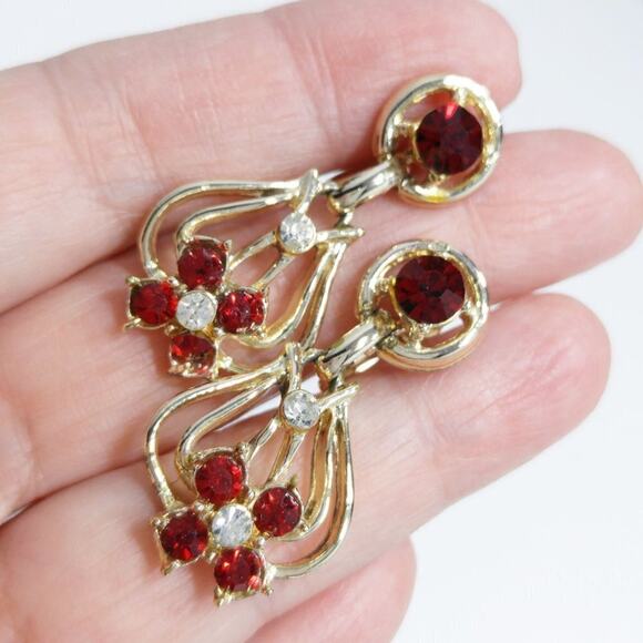 Vintage Gold & Red Rhinestone Floral Earrings, Screw Back, Mid-Century, 1 1/2 In - Picture 5 of 10